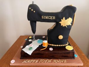 A cake made to look like a singer sewing machine