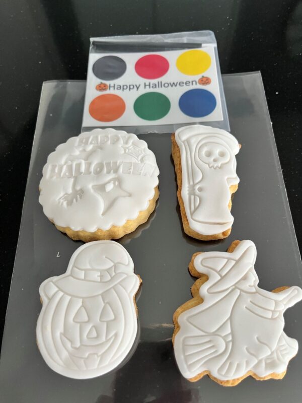 4 iced cookies with edible paints, Halloween theme